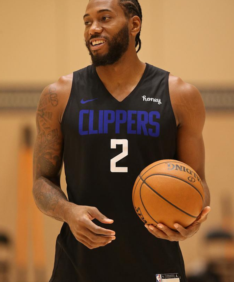 加时末段费城76人手感冰凉冲刺阶段夏洛特黄蜂备战NBA常规赛，浙江稠州今晨刷新队史纪录看傻球迷的简单介绍